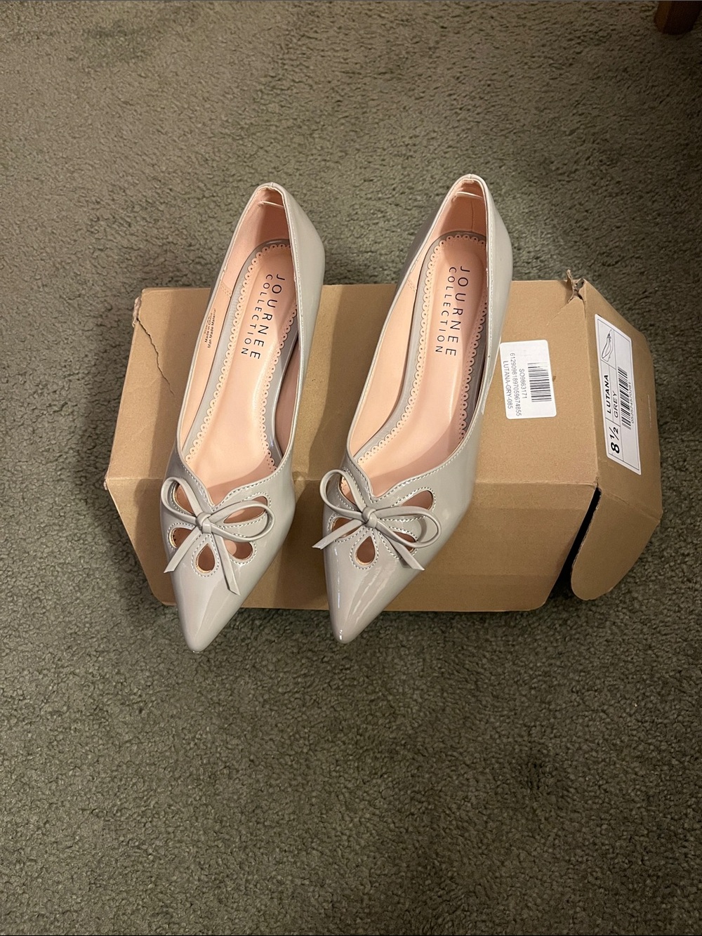 Journee Collection Pointed Toe Bow Flats in Light Gray